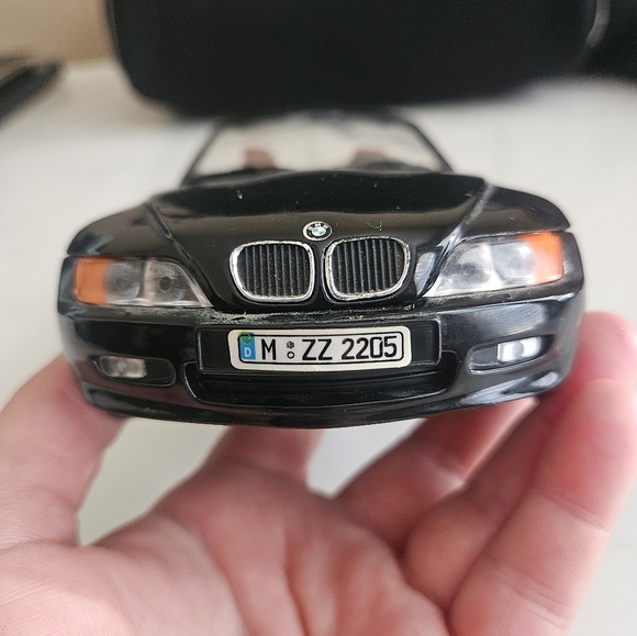 BMW Black Z3 Roadster - Picture 4 of 12